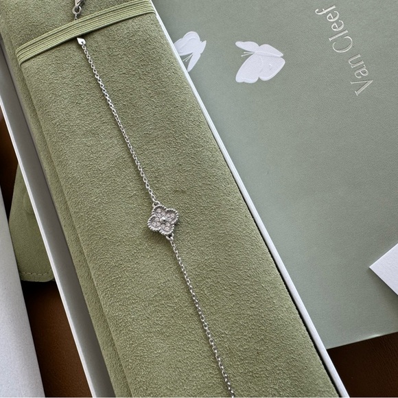 VAN CLEEF SWEET ALHAMBRA DIAMOND WHITE GOLD BRACELET - Picture 4 of 9